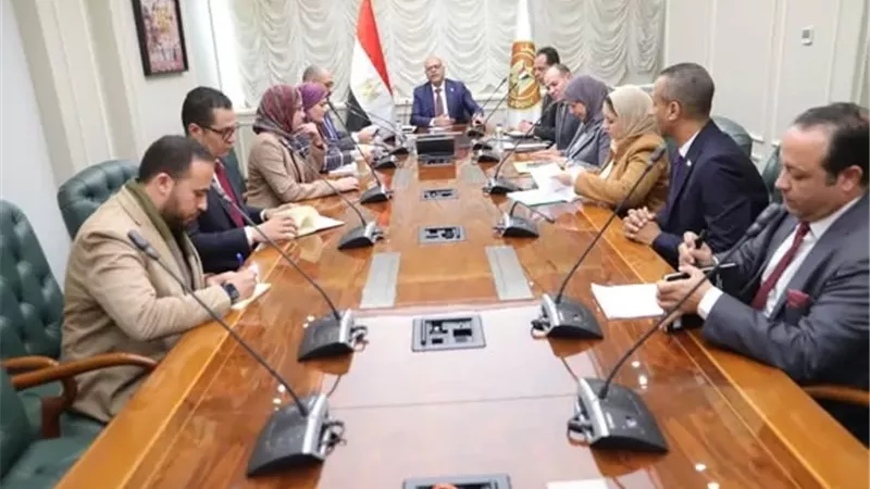 وزير العمل يبحث تسريع رقمنة خدمات الوزارة على بوابة مصر الرقمية