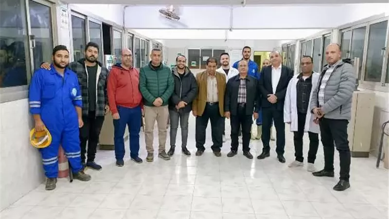 رئيس القابضة يتفقد مشروعات «حياة كريمة» بمركز الشهداء
