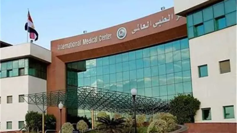 استقبال خبير عالمي في جراحات الأوعية الدموية بالمجمع الطبي العسكري
