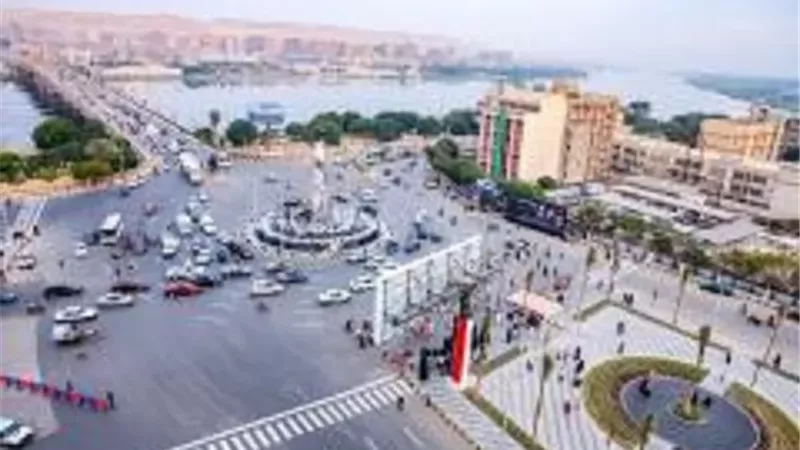 محافظ المنيا : 56 مشروعًا لتطوير شبكة الطرق وتحسين حركة المرور