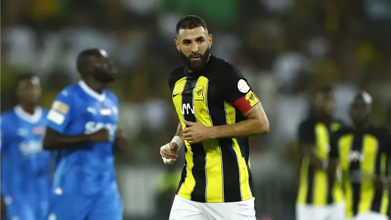 كريم بنزيما يقود هجوم اتحاد جدة أمام نيوم الليلة بالدوري السعودي