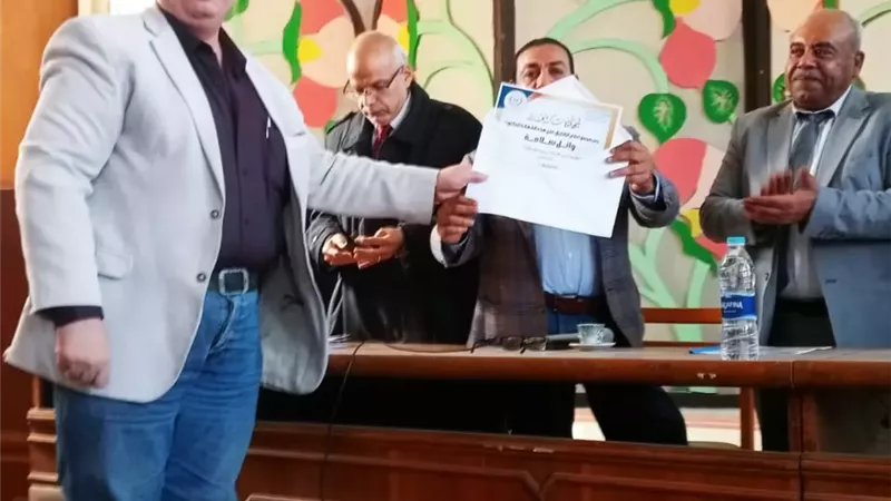 اعلام الشرقية يكرم عددا من المحاضرين وأساتذة الجامعات