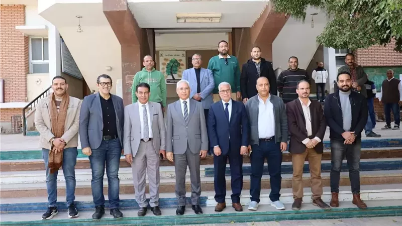رئيس جامعة المنيا يتفقد لجان امتحانات الفصل الدراسي الأول