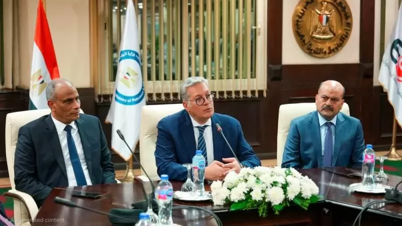 وزير البترول يشهد مراسم تسليم وتسلم رئاسة 