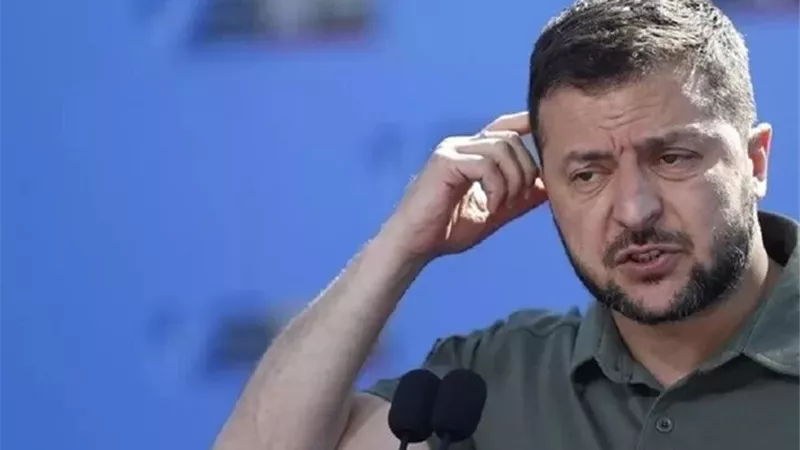 زيلينسكى يقيل رئيس سوق الأوراق المالية ولجنة الأوراق المالية الأوكرانية