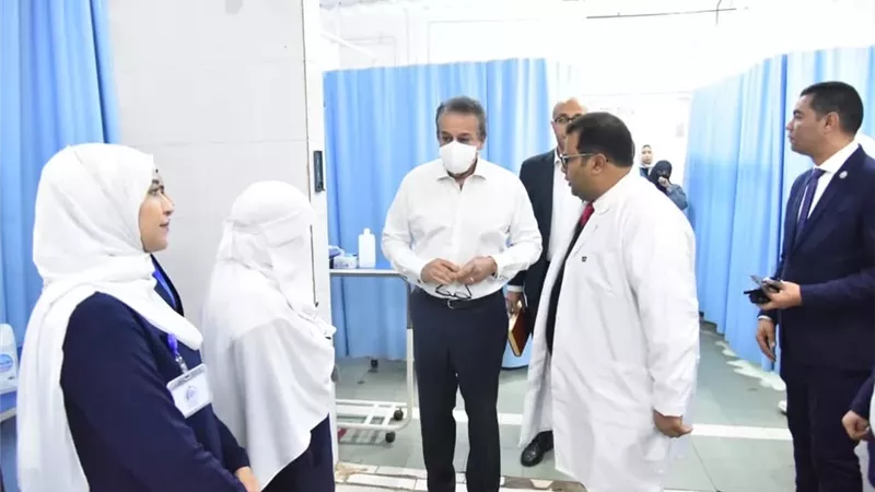وزيرالصحةيتفقد مستشفى سنورس المركزي ويوجه باحالةالمتغيبين للتحقيق