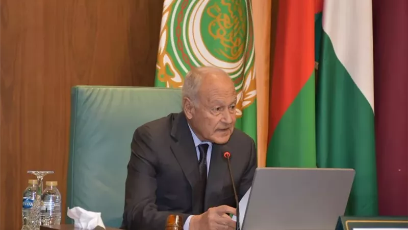 أبو الغيط يدعو إلى الوقف الفوري للتصعيد وتغليب الحوار في اليمن