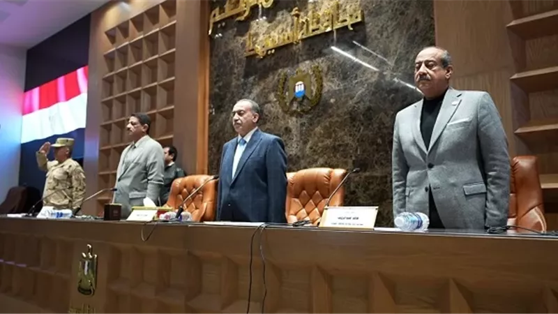 محافظ أسيوط يترأس المجلس التنفيذي ويكشف أولويات 2026