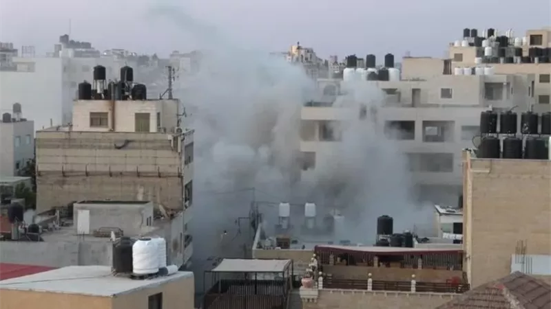 الاحتلال الاسرائيلي يفجر شقة سكنية ويعتقل 4 فلسطينيين من نابلس