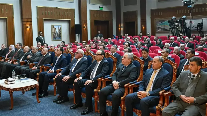 مدبولى يتفقد أعمال تطوير مصنع عربات السكك الحديدية ومترو الأنفاق 