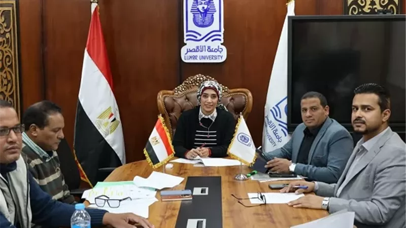 رئيس جامعة الأقصر تترأس اجتماع متابعة المشروعات الجارية