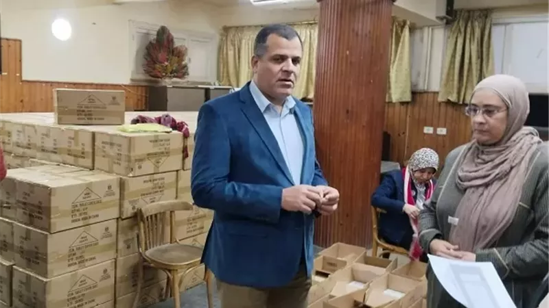 تسليم أجهزة التابلت لطلاب الأول الثانوي بدمياط
