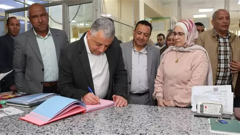 محافظ الإسماعيلية يتفقد المركز التكنولوجي..صور