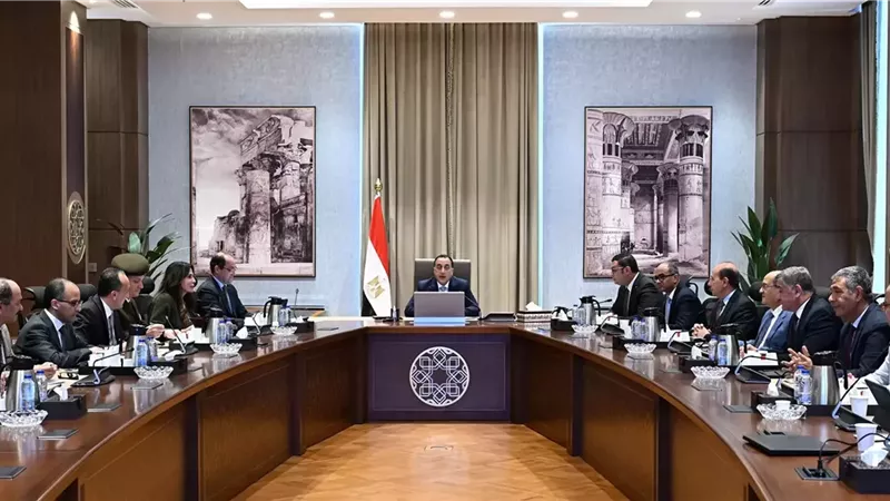رئيس الوزراء:إتاحة التمويل اللازم لسرعة الانتهاءمن مشروعات