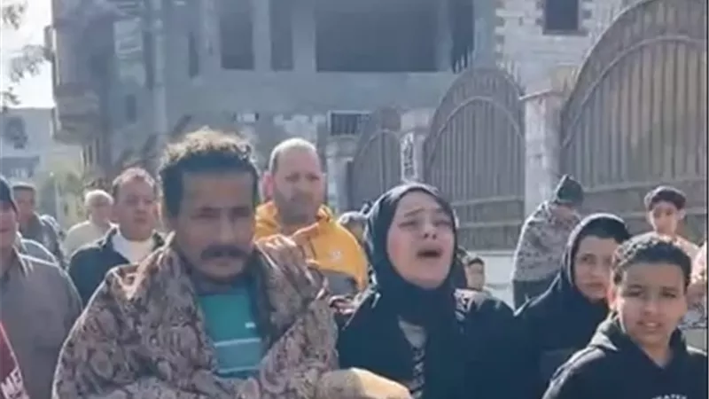 تشييع رضيع عمره 14 يوم ألقاه شاب فى مياه البحر الصغير بالدقهلية