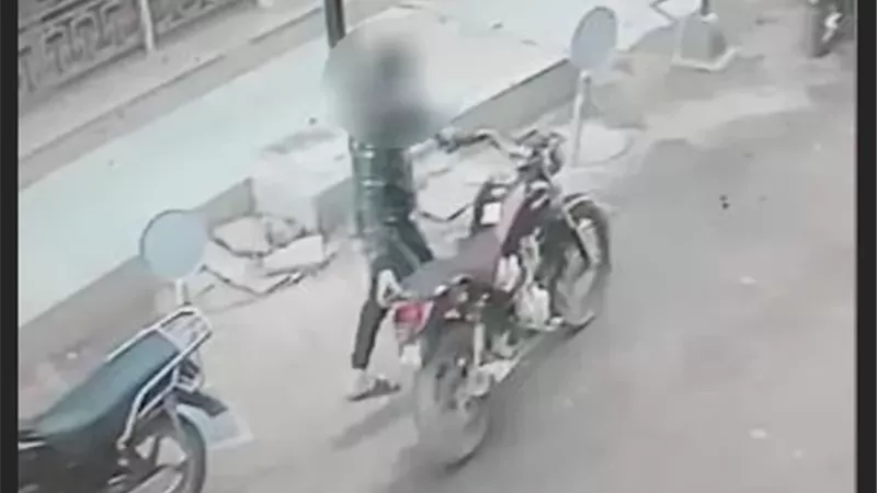 ضبط عامل سرق دراجة نارية من أمام بنك بالمنيا