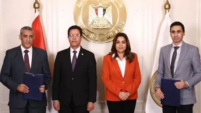 توقيع برتوكول تعاون بين مركز سقارة للتدريب وكلية التجارة بجامعة بنها