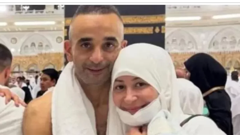 منة شلبي تؤدي مناسك العمرة برفقة زوجها