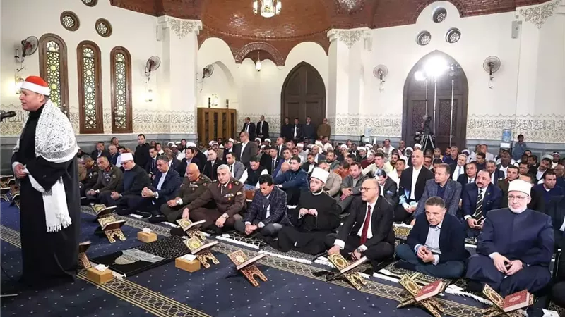 5 وزراء والمفتي يفتتحون مسجدين بالبحر الاحمر..صور