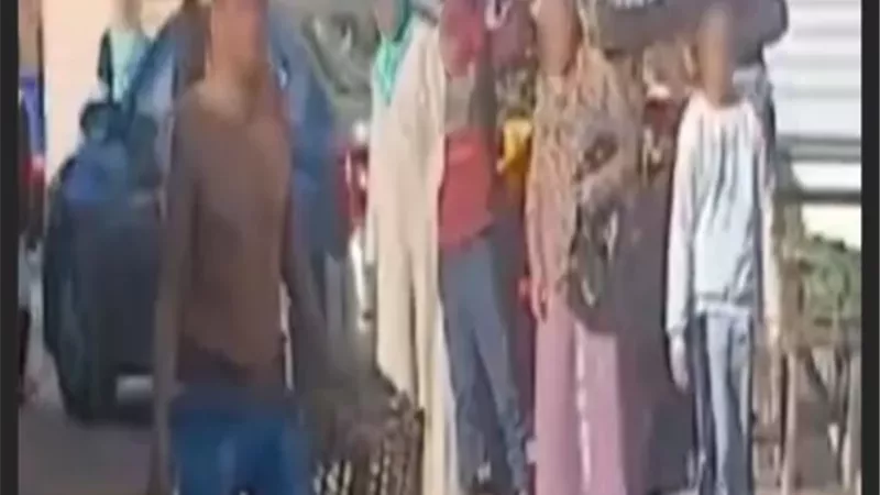 ضبط بائع متجول ظهر فى فيديو يلوح بسلاح أبيض فى البحيرة