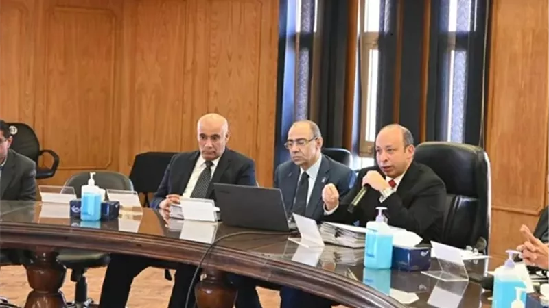 قصر العيني: تطوير مستشفيات الجامعة وتوافر مخزون الأدوية 6 أشهر