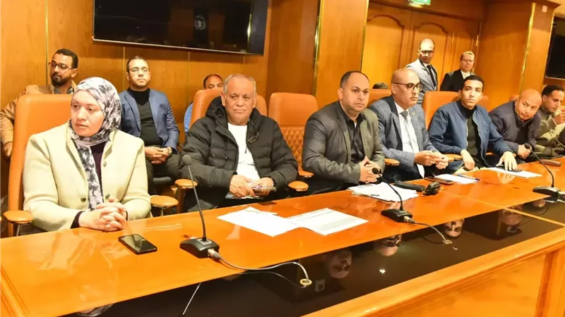 سكرتير محافظة أسيوط يتابع تنفيذ مشرعات حياة كريمة
