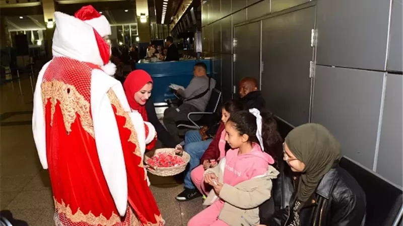 مصر للطيران تحتفل مع المسافرين بالعام الميلادي الجديد