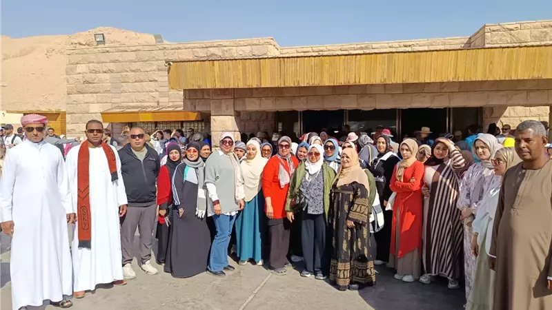110 فتاة من المحافظات الحدودية في زيارة لوادى الملوك بالأقصر