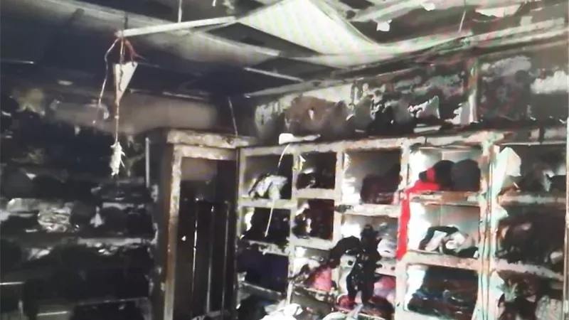 حريق داخل محل ملابس بشارع ناصر في شبرا الخيمة