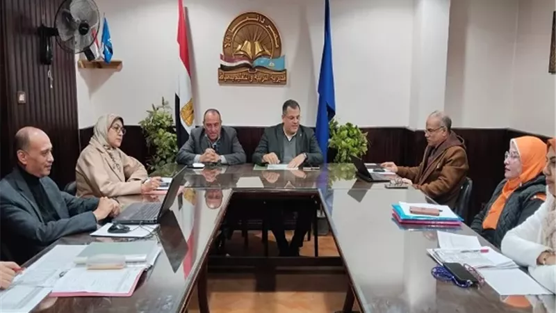 مدير تعليم دمياط يتابع لجان الإمتحانات من غرفة العمليات