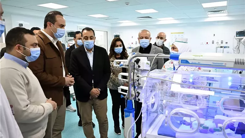 رئيس الوزراء يتفقد الأقسام المختلفة بمستشفى الكرنك الدوليّ