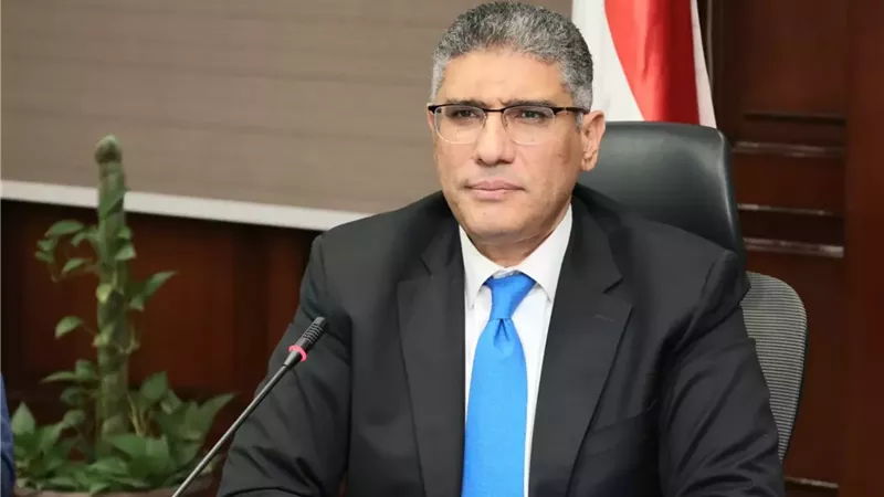 محافظ الجيزة يُجري حركة تكليفات لنواب رؤساء الأحياء والمراكز