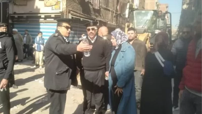 حملة مكبرة لإزالة إشغالات وتعديات شارع ناصر غرب شبرا الخيمة.. صور