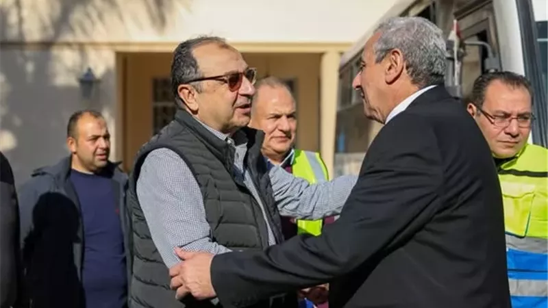 في مستهل زيارته لشركة مصر للغزل والنسيج.. وزير قطاع الأعمال يلتقي محافظ الغربية