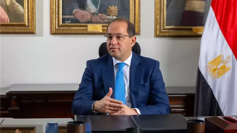 قيادات وشباب «المالية» يكتبون ويشرحون.. وينقلون تجاربهم في «صفحة جديدة»