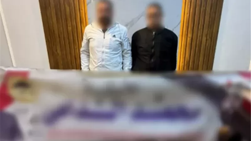 ضبط شخصين لتثبيتهما لافتة خاصة بأحد المرشحين بالدلنجات