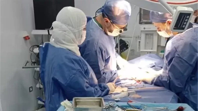 نجاح جراحة دقيقة بالأمعاء لطفل مبتسر بمستشفي طلخا المركزي