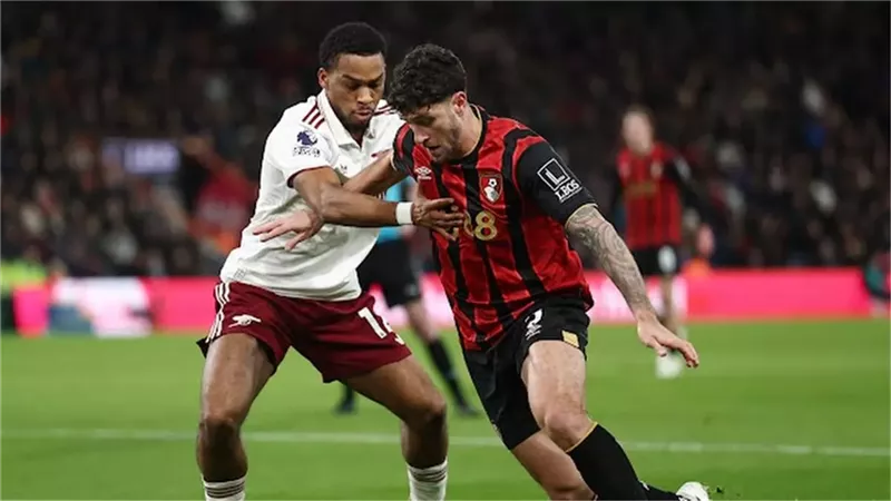 آرسنال يفوز بصعوبة على بورنموث ويبتعد بصدارة الدوري الإنجليزي