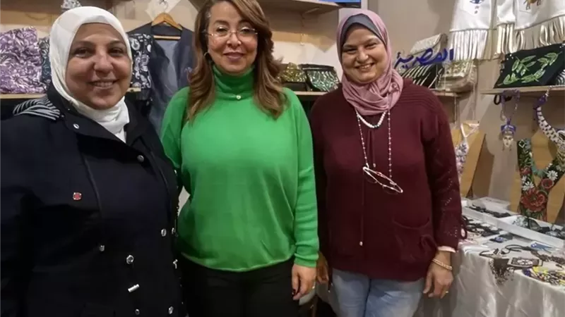 غادة والي تزور جناح المجلس القومي للمرأة بمعرض «ديارنا» بالجونة