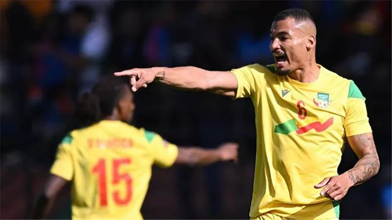 قائد بنين: منتخب مصر من عمالقة الكرة الافريقية