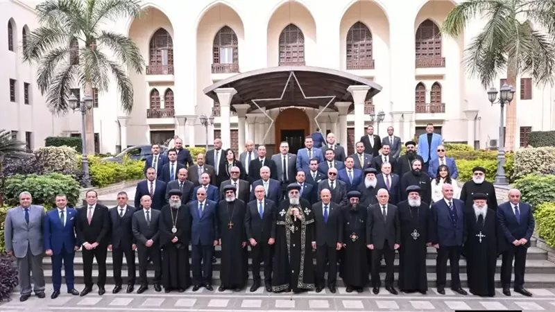 النائب العام ورئيس مجلس القضاء الأعلى يزوران البابا تواضروس للتهنئة بعيد الميلاد المجيد