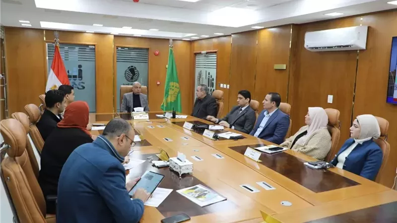 محافظ المنيا يتابع انتظام التصويت في اليوم الثاني لجولة إلاعادة