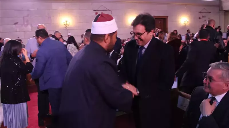 وزير الثقافة يشارك أبناء الطائفة الإنجيلية احتفالهم بعيد الميلاد المجيد