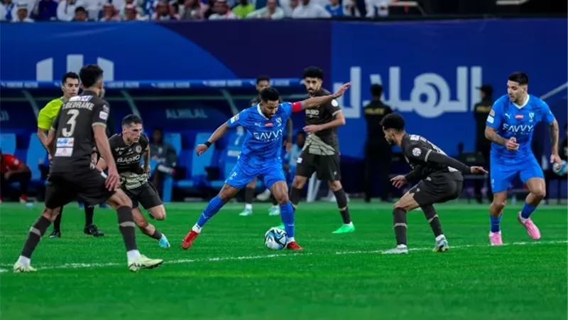 الهلال يضرب ضمك بثنائية نظيفة ويخطف صدارة الدوري السعودي