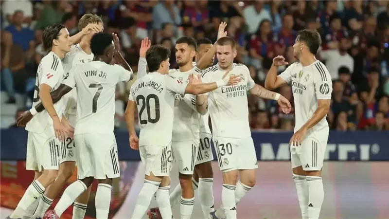 لمواجهة لعنة الإصابات.. فرمان من بيريز يتحدى ألونسو في ريال مدريد