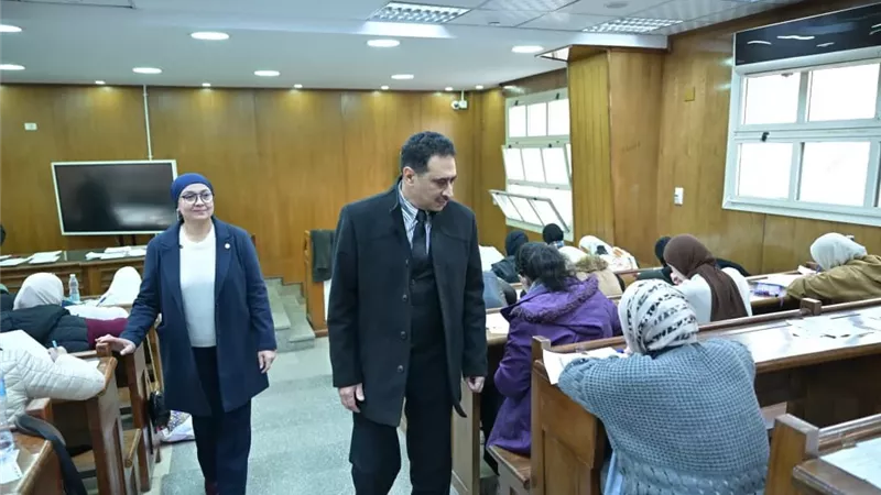 قيادات جامعة القاهرة تتابع امتحانات الدراسات العليا والبكالوريوس