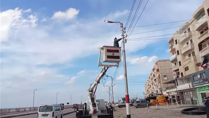رئيس مركز بلطيم يتفقد كفاءة شبكة الانارة العامة بالأحياء