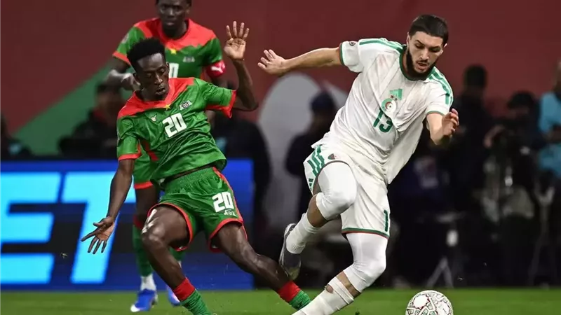 الإصابة تنهي مشوار نجم الجزائر في كأس الأمم الإفريقية