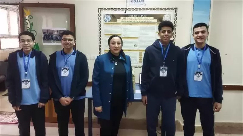 اللجنةالمشرفة على مشروع ال capstone تشيد بمدرسة السادات للمتفوقين