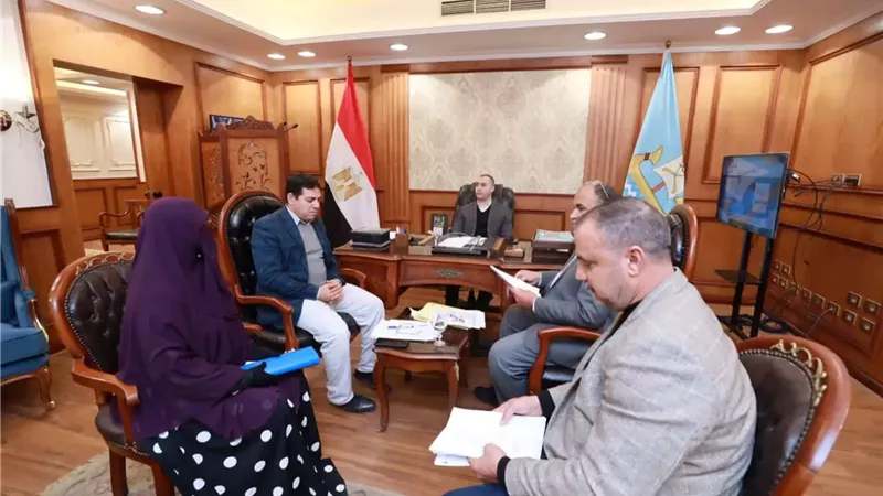 محافظ كفرالشيخ يوجه ببحث طلبات وشكاوى المواطنين